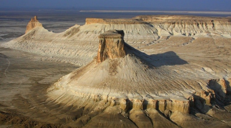 Кремовые горы урочища Босжир 4.jpg Кремовые горы урочища Босжир 4.jpg