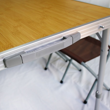 Стол раскладной + 4 табурета 