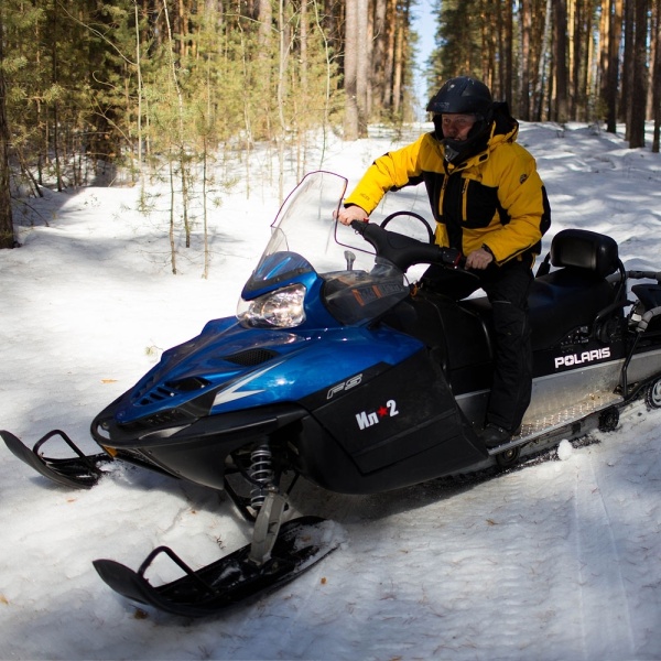 kostyum_kayt_koshachiy_glaz_cherno_zheltyy_payer