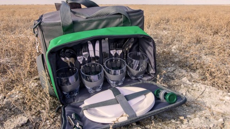 Сумка-холодильник с набором посуды на 4 человека
