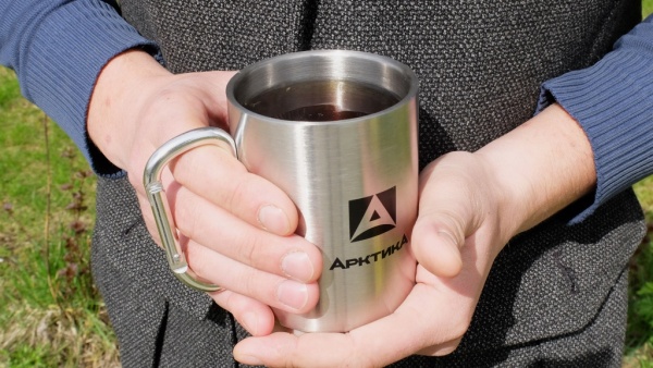 termokruzhka_nevakkumnaya_tm_arktika_300_ml_art_801_300k_s_karabinom